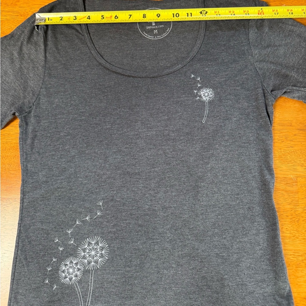 NWOT 24Peace Gray Women's Top with Dandelion Design Size M - Picture 6 of 11